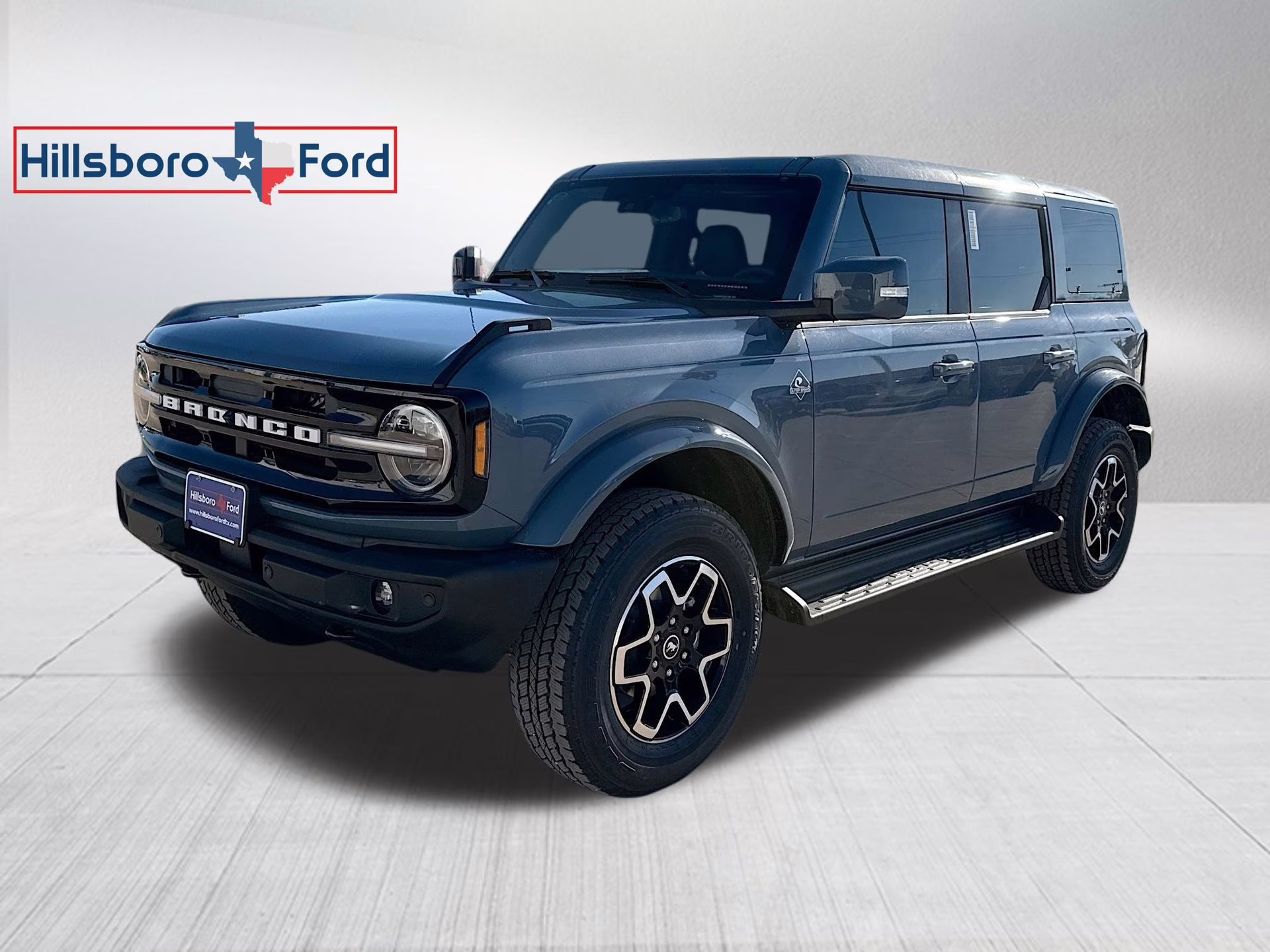 2025 Azure Gray Metallic Tri-Coat Ford Bronco Outer Banks 4X4 SUV
