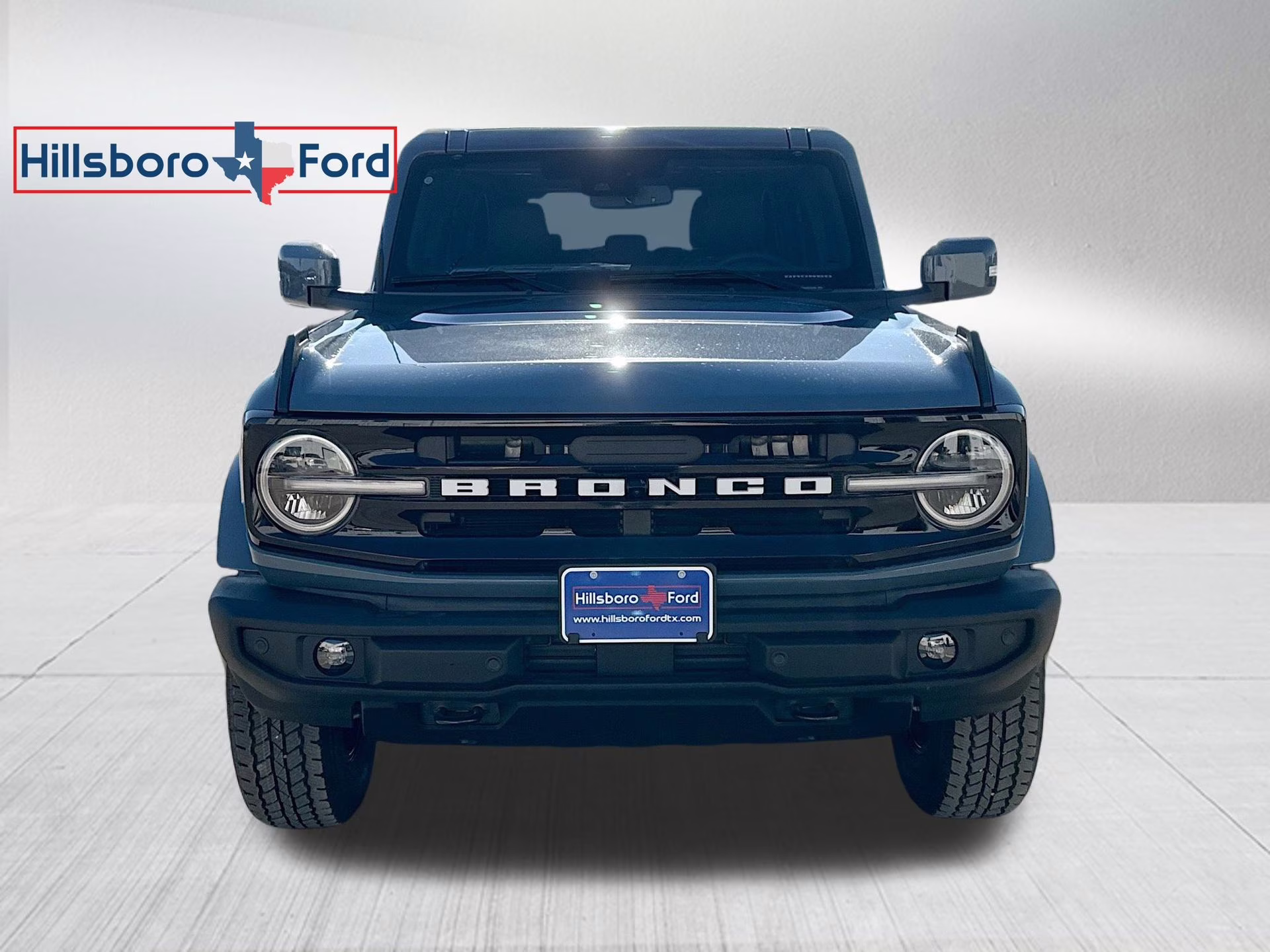 2025 Azure Gray Metallic Tri-Coat Ford Bronco Outer Banks 4X4 SUV