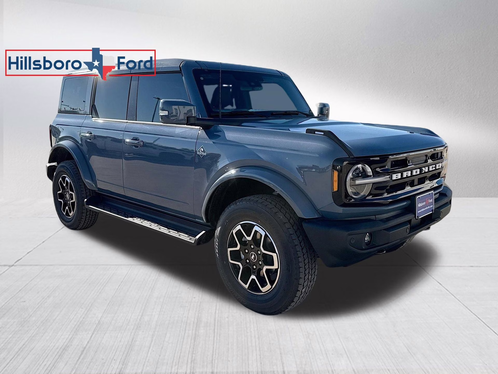 2025 Azure Gray Metallic Tri-Coat Ford Bronco Outer Banks 4X4 SUV