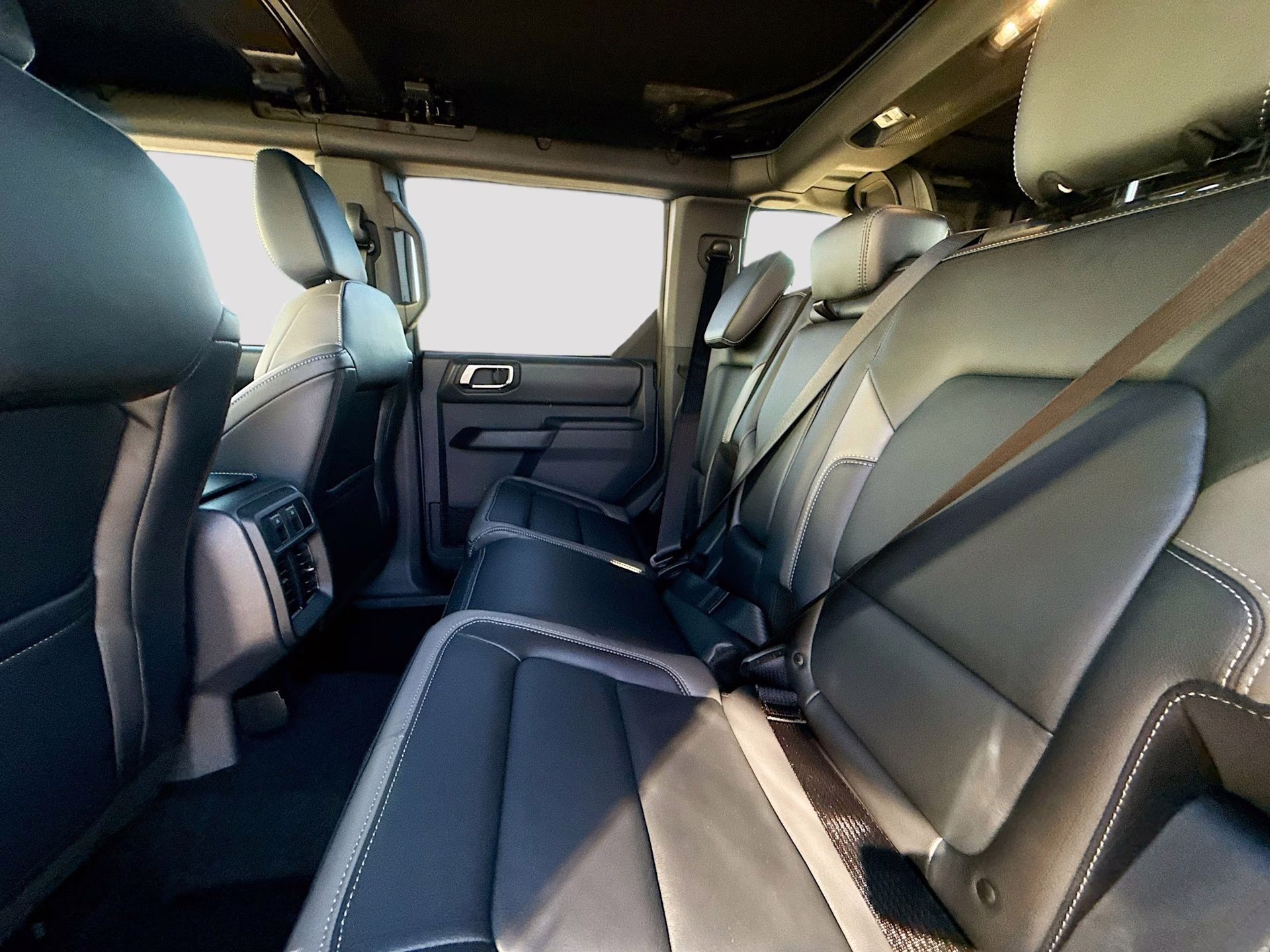 2025 Azure Gray Metallic Tri-Coat Ford Bronco Outer Banks 4X4 SUV