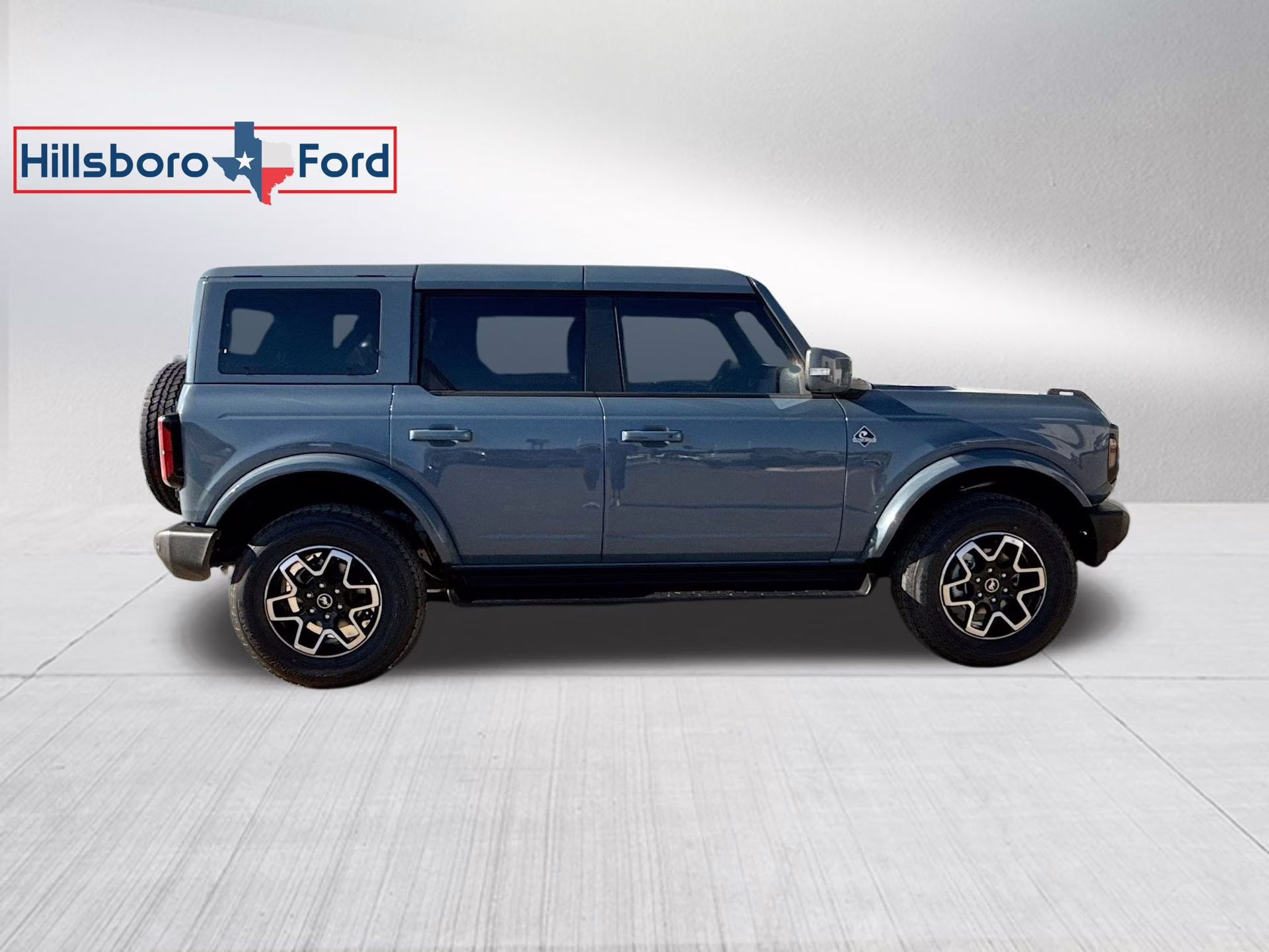 2025 Azure Gray Metallic Tri-Coat Ford Bronco Outer Banks 4X4 SUV