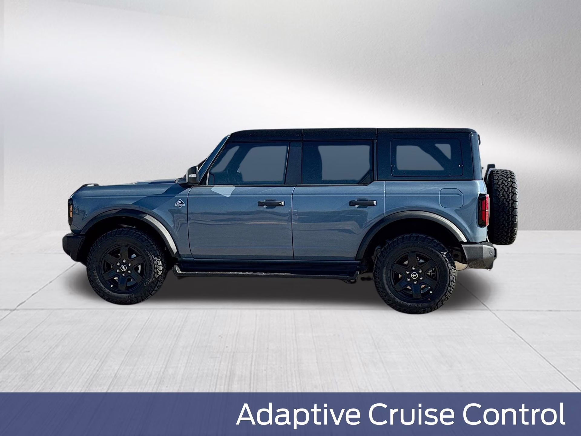 2025 Azure Gray Metallic Tri-Coat Ford Bronco Outer Banks 4X4 SUV