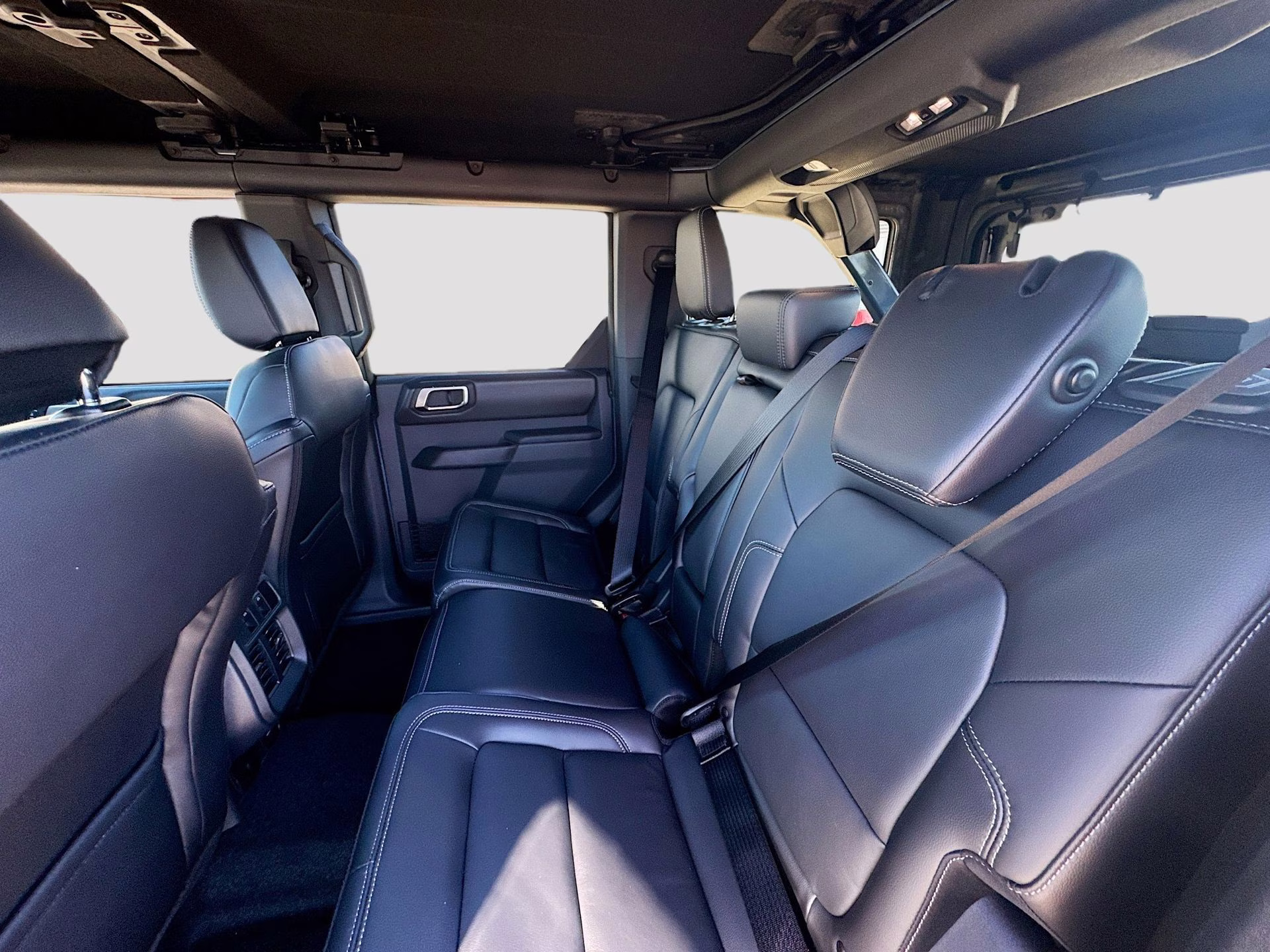 2025 Azure Gray Metallic Tri-Coat Ford Bronco Outer Banks 4X4 SUV