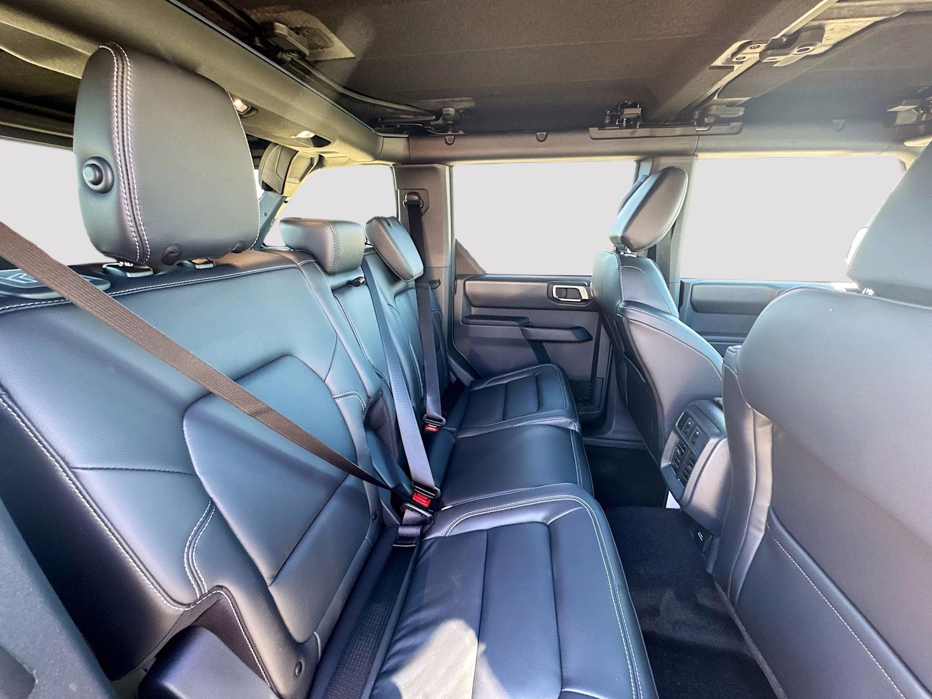 2025 Azure Gray Metallic Tri-Coat Ford Bronco Outer Banks 4X4 SUV