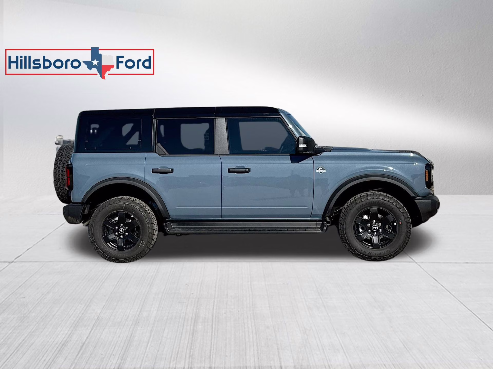 2025 Azure Gray Metallic Tri-Coat Ford Bronco Outer Banks 4X4 SUV