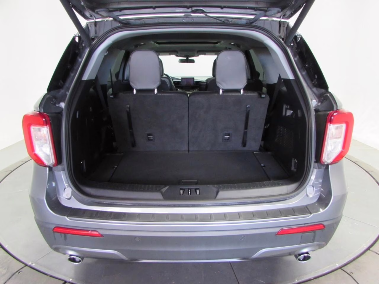 2022 Carbonized Gray Metallic Ford Explorer XLT 4X4 SUV