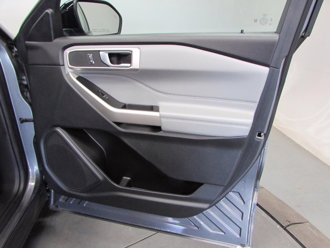 2022 Carbonized Gray Metallic Ford Explorer XLT 4X4 SUV