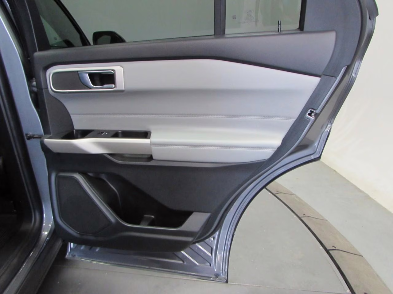 2022 Carbonized Gray Metallic Ford Explorer XLT 4X4 SUV