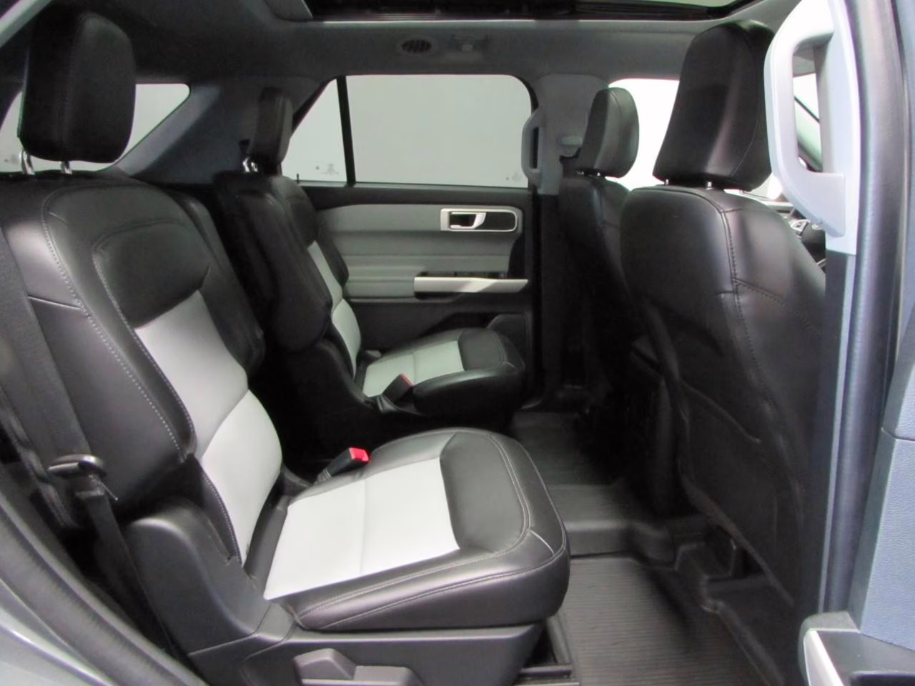 2022 Carbonized Gray Metallic Ford Explorer XLT 4X4 SUV