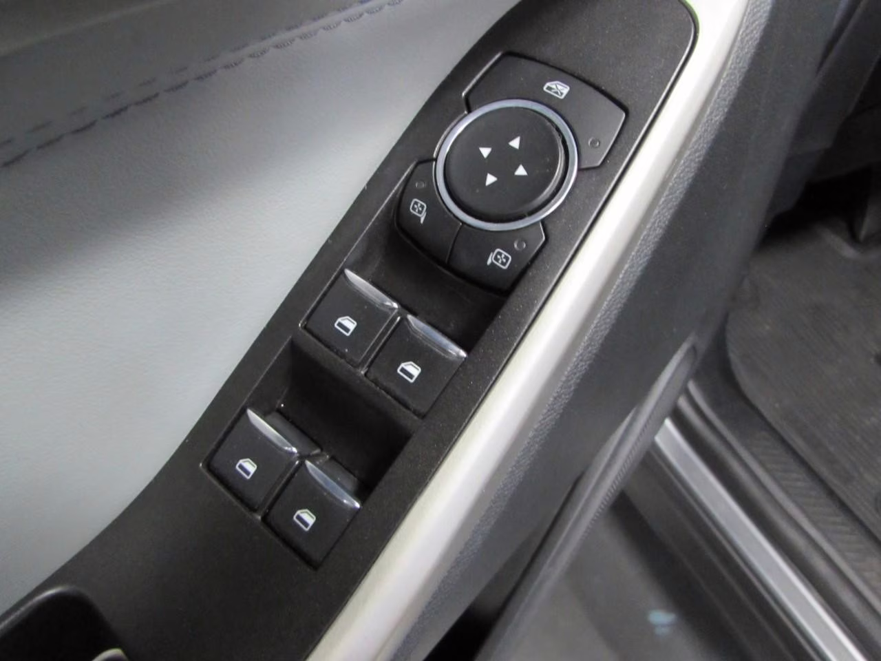 2022 Carbonized Gray Metallic Ford Explorer XLT 4X4 SUV