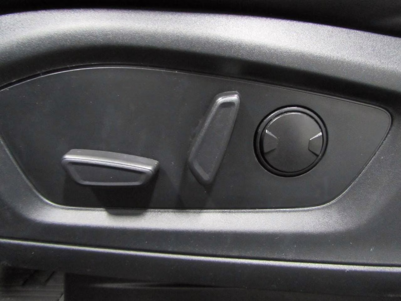 2022 Carbonized Gray Metallic Ford Explorer XLT 4X4 SUV