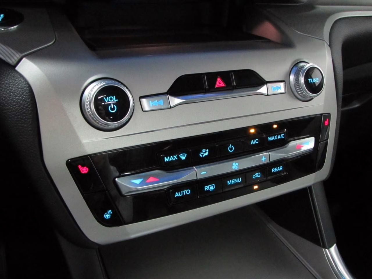 2022 Carbonized Gray Metallic Ford Explorer XLT 4X4 SUV