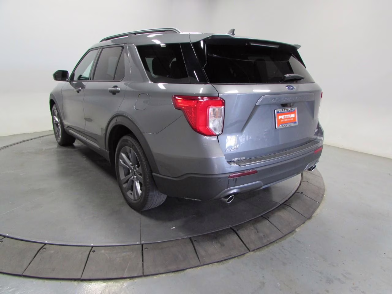 2022 Carbonized Gray Metallic Ford Explorer XLT 4X4 SUV