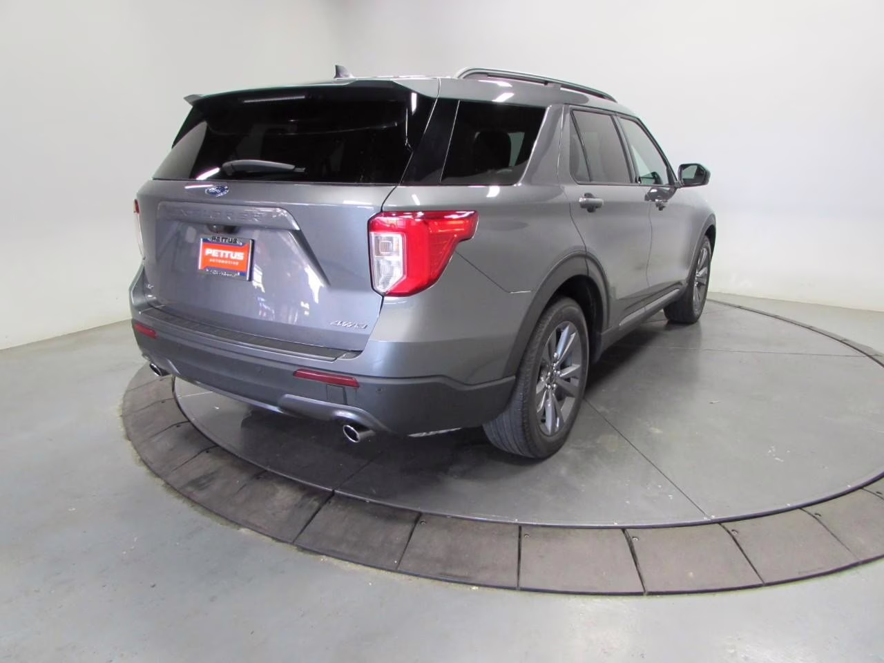 2022 Carbonized Gray Metallic Ford Explorer XLT 4X4 SUV