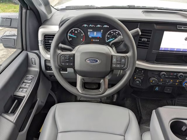 2026 Oxford White Ford Super Duty F-350 DRW XL 4X4 Truck