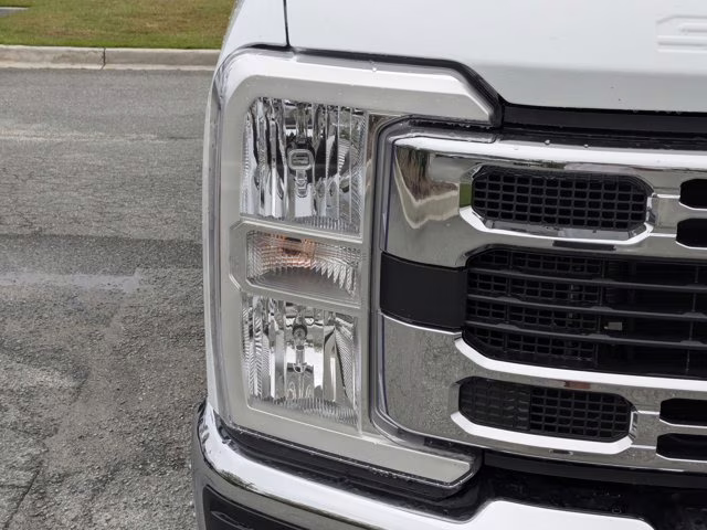 2026 Oxford White Ford Super Duty F-350 DRW XL 4X4 Truck