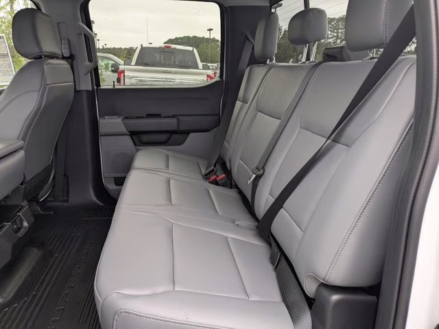 2026 Oxford White Ford Super Duty F-350 DRW XL 4X4 Truck