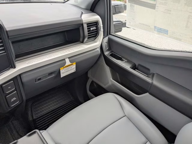 2026 Oxford White Ford Super Duty F-350 DRW XL 4X4 Truck