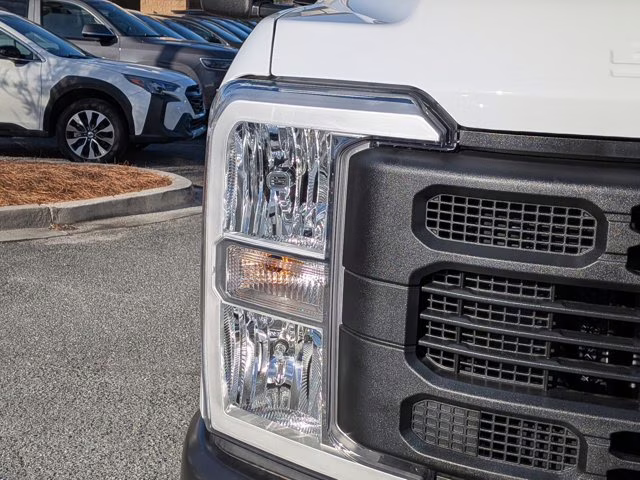 2025 Oxford White Ford Super Duty F-350 DRW XL 4X4 Truck