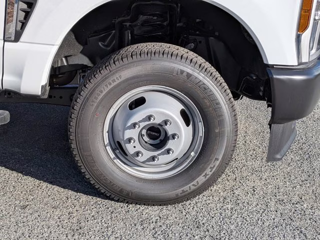 2025 Oxford White Ford Super Duty F-350 DRW XL 4X4 Truck