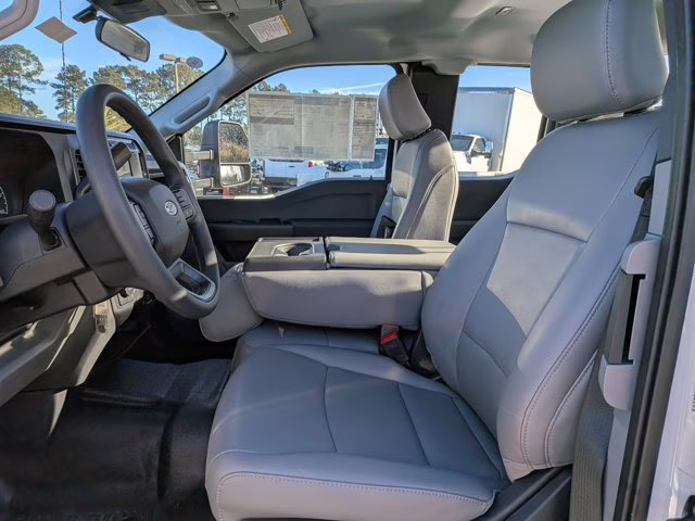 2025 Oxford White Ford Super Duty F-350 DRW XL 4X4 Truck