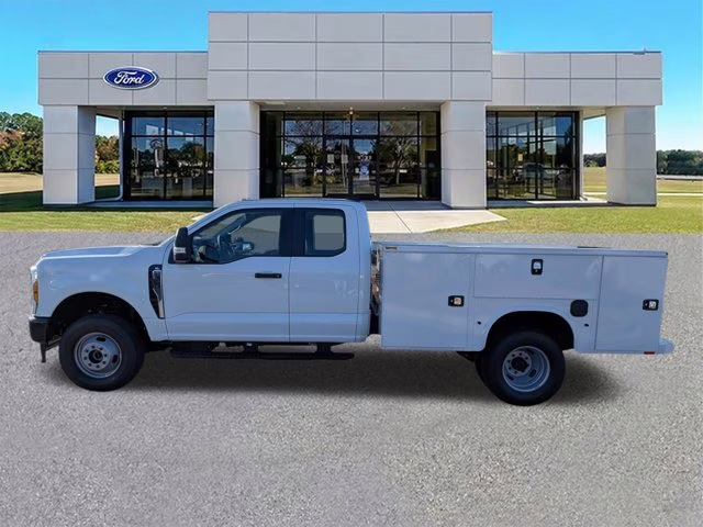 2025 Oxford White Ford Super Duty F-350 DRW XL 4X4 Truck