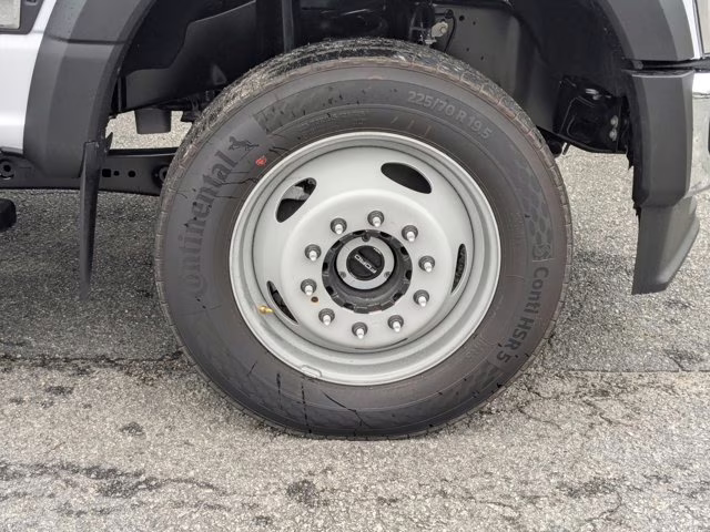 2025 Oxford White Ford Super Duty F-550 DRW XL 4X4 Truck