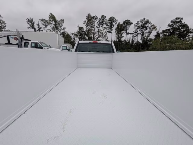 2025 Oxford White Ford Super Duty F-550 DRW XL 4X4 Truck