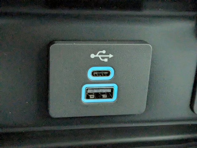 2025 Oxford White Ford Super Duty F-550 DRW XL 4X4 Truck