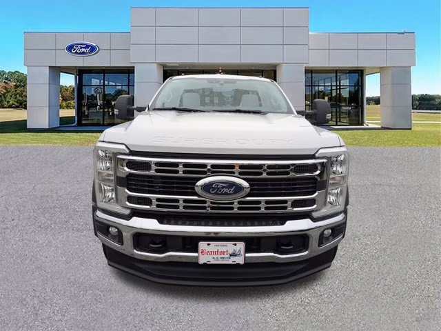 2025 Oxford White Ford Super Duty F-550 DRW XL 4X4 Truck