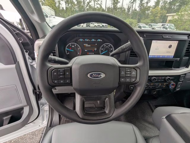2025 Oxford White Ford Super Duty F-550 DRW XL 4X4 Truck