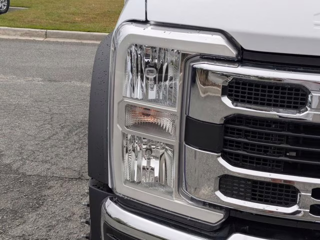 2025 Oxford White Ford Super Duty F-550 DRW XL 4X4 Truck