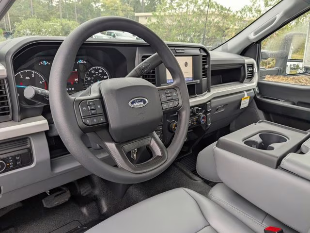 2025 Oxford White Ford Super Duty F-550 DRW XL 4X4 Truck