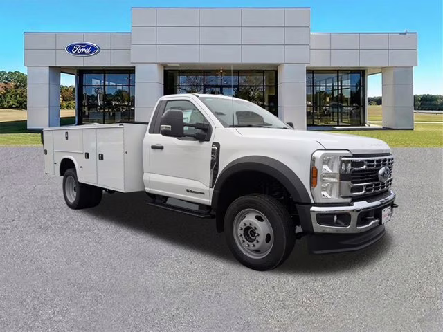 2025 Oxford White Ford Super Duty F-550 DRW XL 4X4 Truck