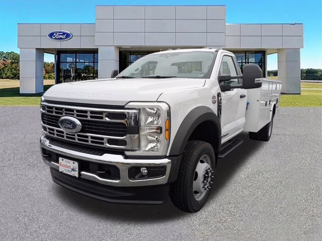 2025 Oxford White Ford Super Duty F-550 DRW XL 4X4 Truck