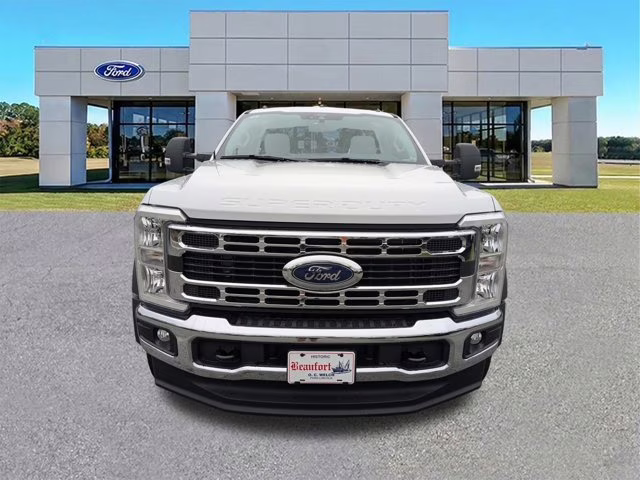2025 Oxford White Ford Super Duty F-550 DRW XL 4X4 Truck