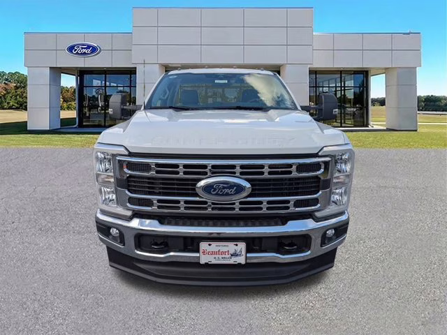 2025 Oxford White Ford Super Duty F-350 DRW XL 4X4 Truck