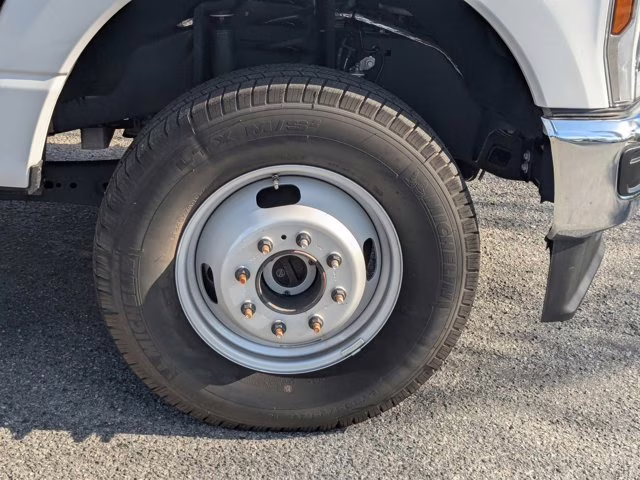 2024 Oxford White Ford Super Duty F-350 DRW XL 4X4 Truck