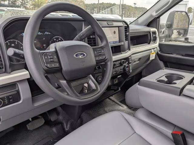 2025 Oxford White Ford Super Duty F-450 DRW XL RWD Truck