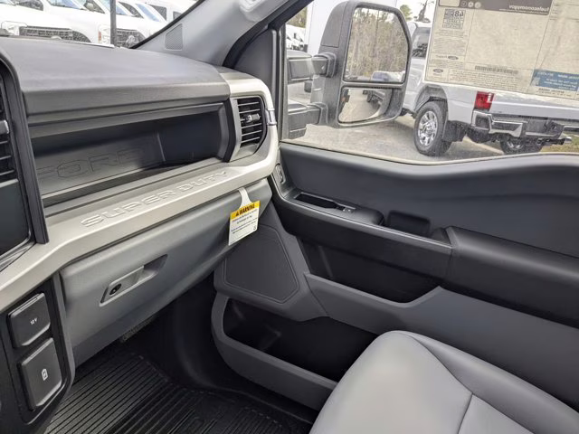 2025 Oxford White Ford Super Duty F-450 DRW XL RWD Truck