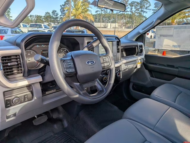 2025 Oxford White Ford Super Duty F-450 DRW XL RWD Truck