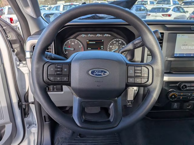 2025 Oxford White Ford Super Duty F-450 DRW XL RWD Truck