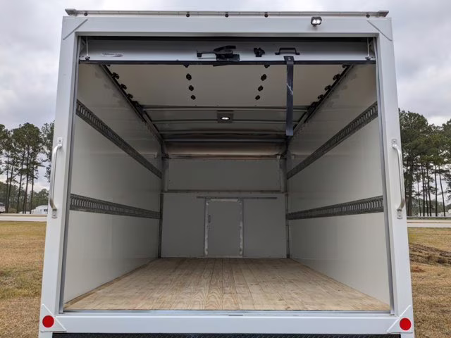 2024 Oxford White Ford E-Series Cutaway RWD Specialty