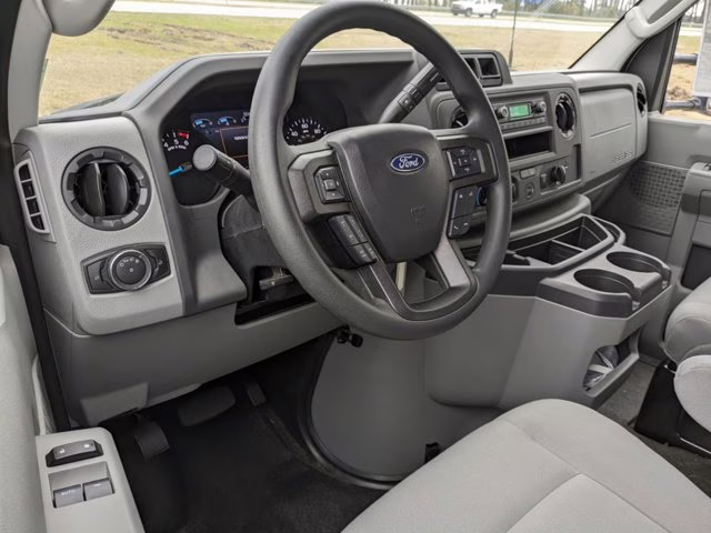 2024 Oxford White Ford E-Series Cutaway RWD Specialty