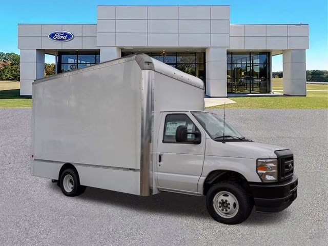 2024 Oxford White Ford E-Series Cutaway RWD Specialty