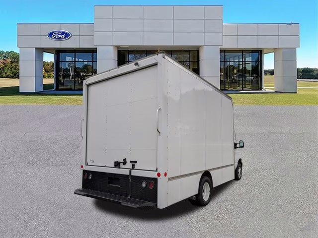 2024 Oxford White Ford E-Series Cutaway RWD Specialty