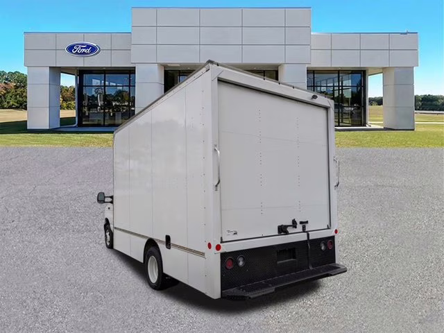 2024 Oxford White Ford E-Series Cutaway RWD Specialty