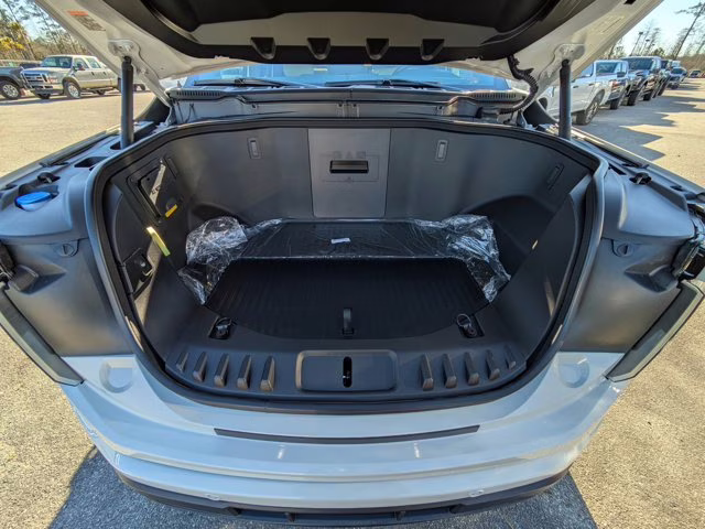 2025 White Metallic Ford F-150 Lightning Platinum AWD Truck