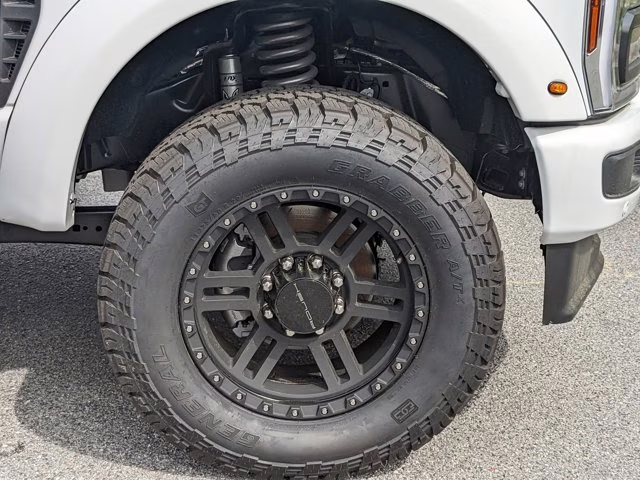 2024 Oxford White Ford Super Duty F-250 SRW LARIAT 4X4 Truck