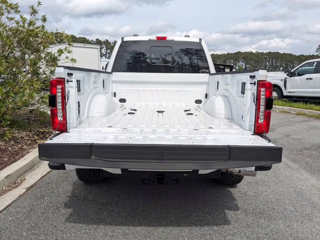 2024 Oxford White Ford Super Duty F-250 SRW LARIAT 4X4 Truck